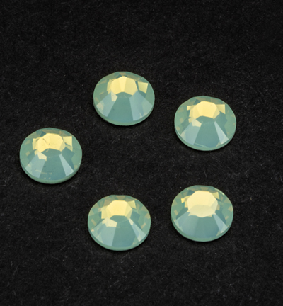 2028 SS20 - Swarovski - Chrysolite Opal - 