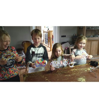 493.002.005 - Pronty - Hero glasses - Grey Chipboard - Detail 1