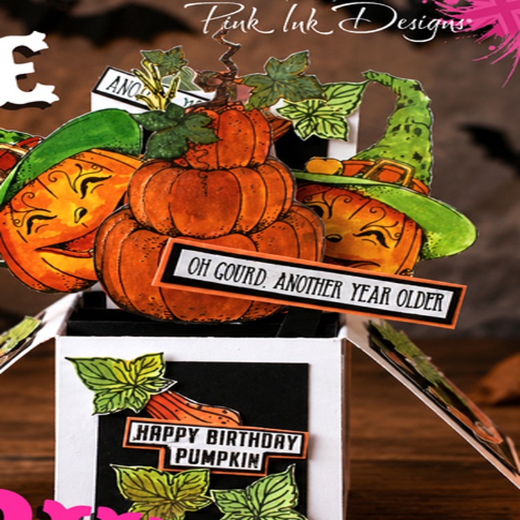 Cosmic Shimmer,Katy Sue,Pink Ink Designs,Voor uw webshop Pink Ink Designs : une carte pop-up d’Halloween pour un anniversaire Cosmic Shimmer,Katy Sue,Pink Ink Designs,Voor uw webshop Pink Ink Designs : une carte pop-up d’Halloween pour un anniversaire